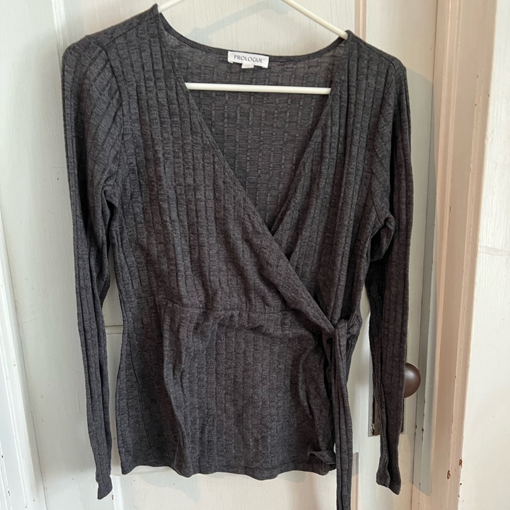 Grey shirt with side tie